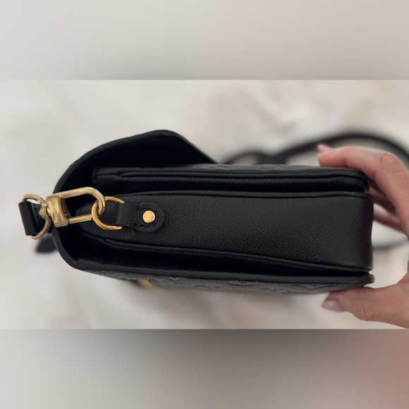 Louis Vuitton Pochette Métis Monogram Empreinte Black Leather. Used 1x! Pristine - Picture 13 of 16